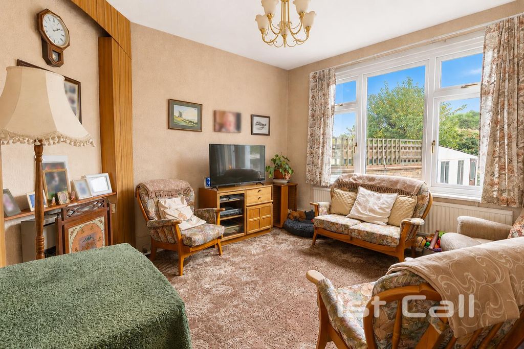 Property photo 3 of 18 Dining Room