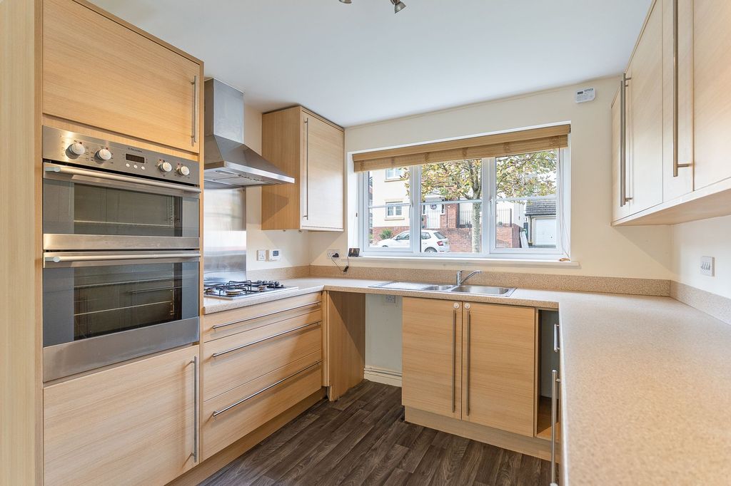 Property photo 2 of 20