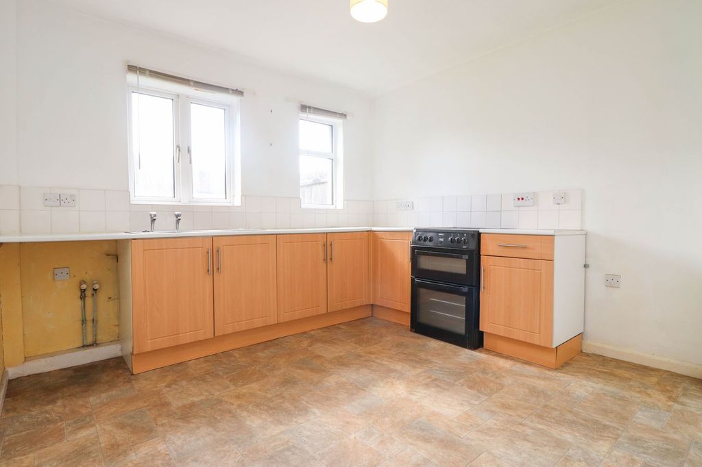 Property photo 3 of 19 Kitchen