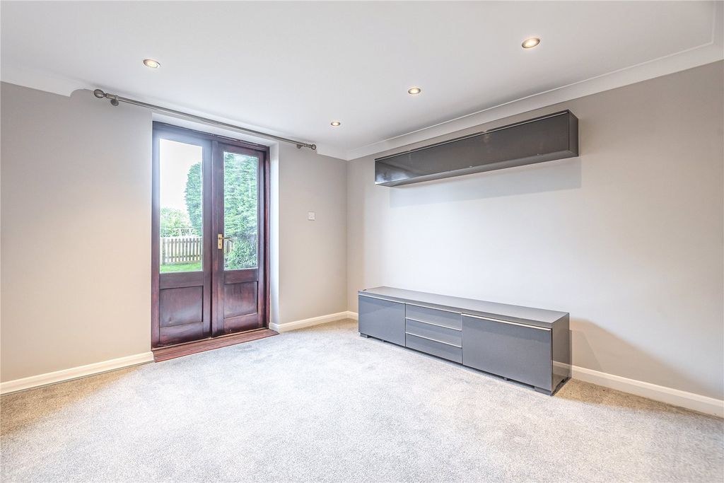 Property photo 3 of 9 Picture No. 17