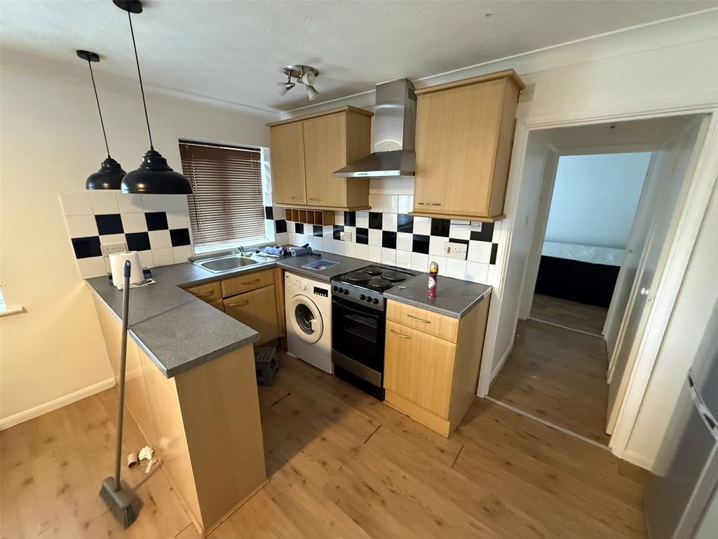 Property photo 3 of 7 Kitchen
