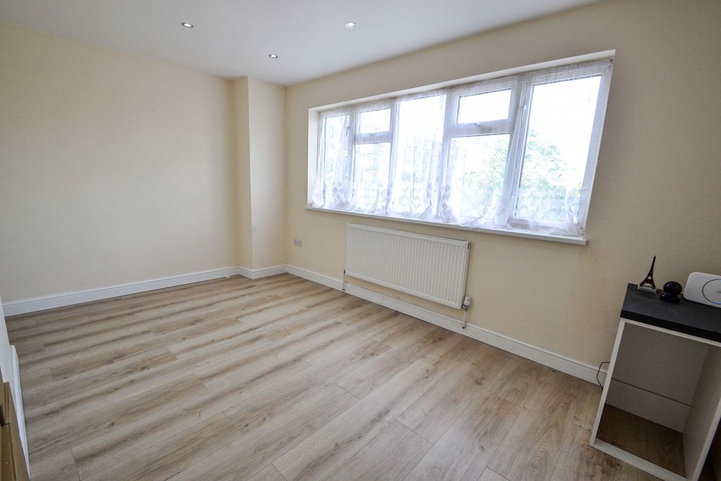 Property photo 3 of 13 Gallery