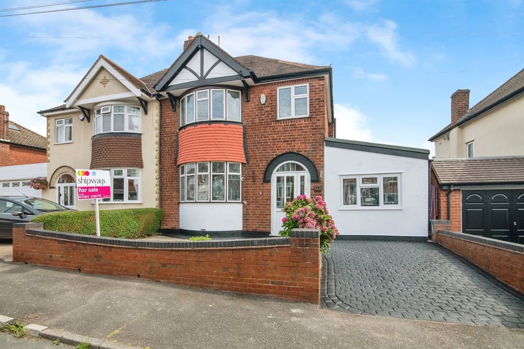 Property photo 1 of 17