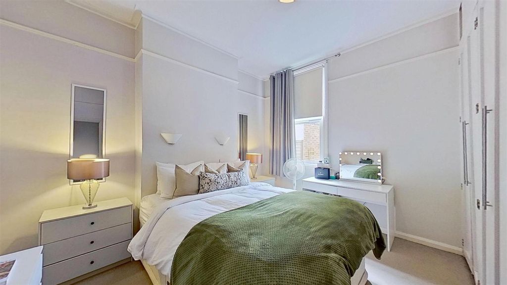 Property photo 2 of 16 Bodmin-Street-Earlsfield-Sw18-06182026_140927.Jpg