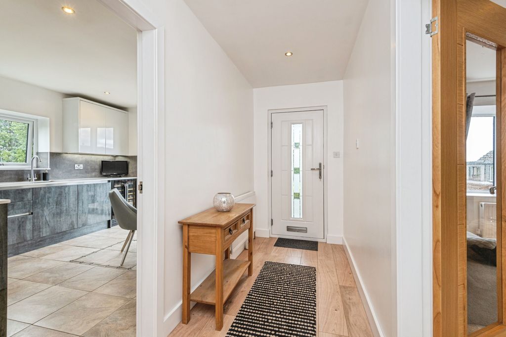 Property photo 2 of 15 Entrance Hall