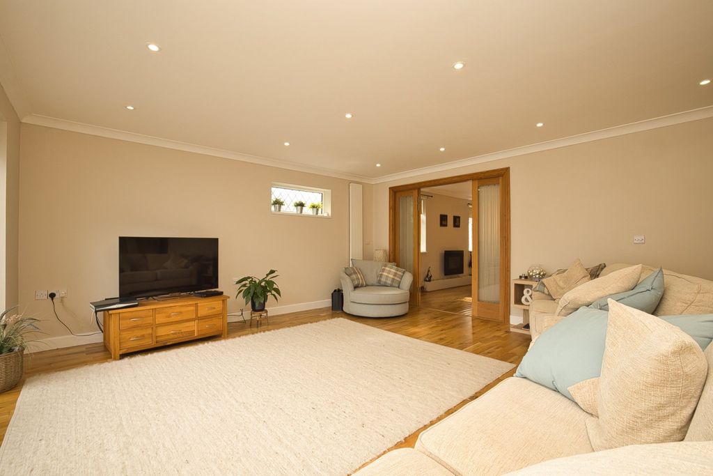 Property photo 2 of 16 Picture 2