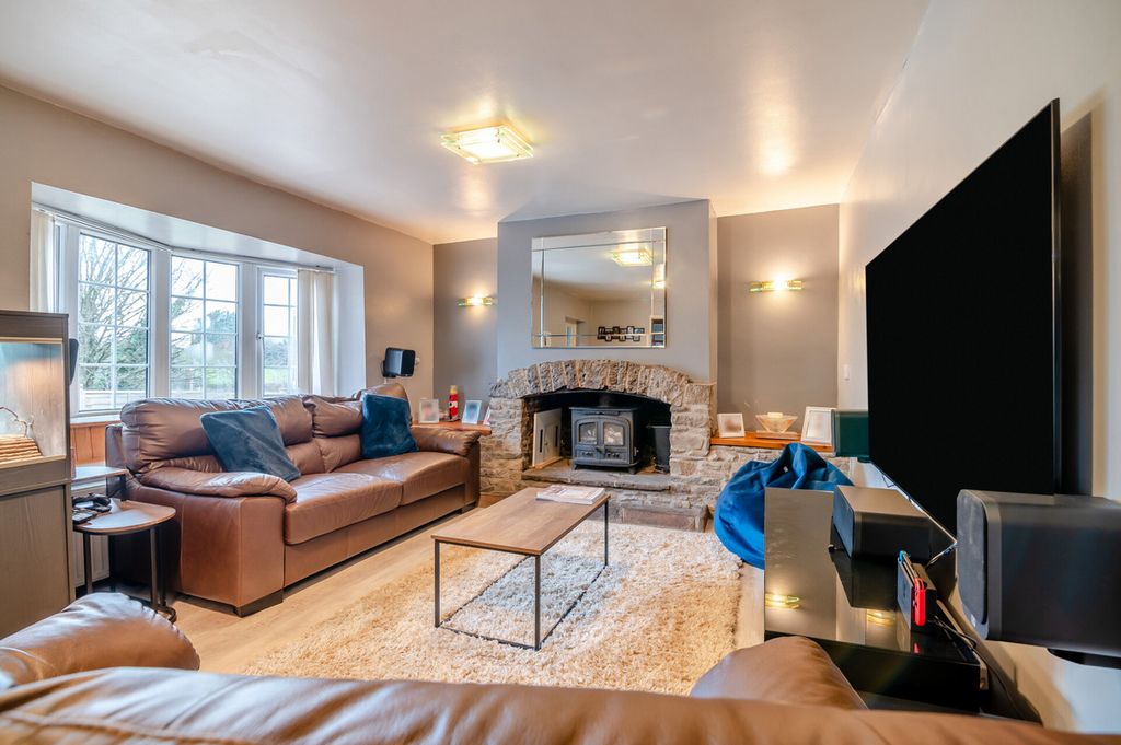 Property photo 2 of 29