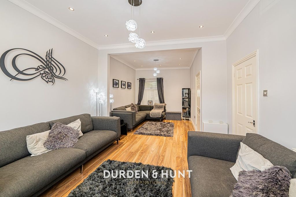 Property photo 3 of 20 Henley-14.Jpg