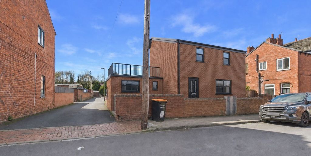 Property photo 1 of 3
