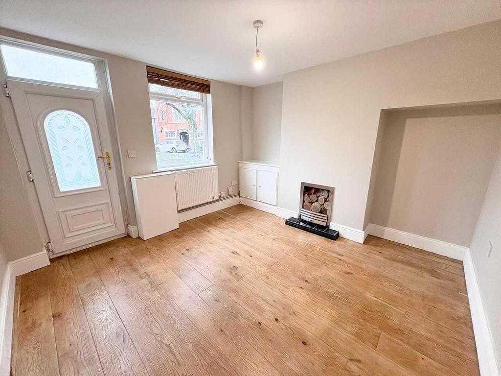 Property photo 2 of 25