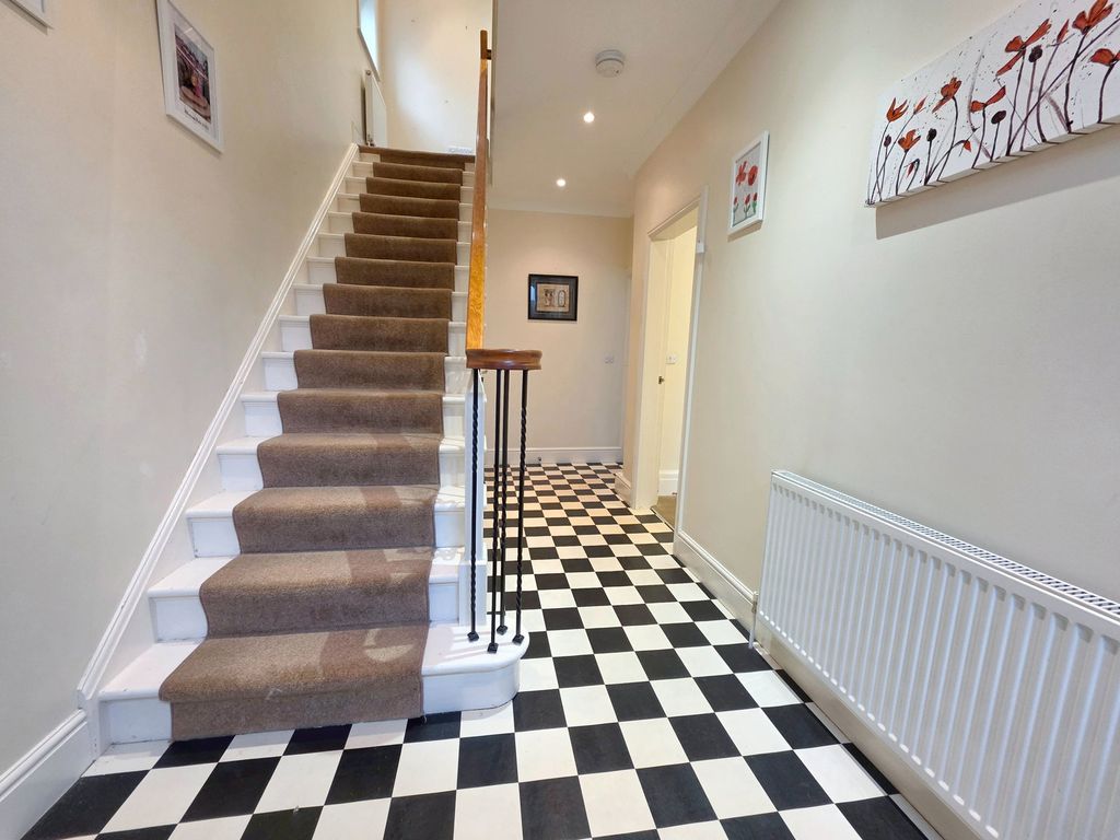 Property photo 3 of 33