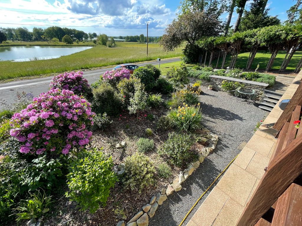 Property photo 2 of 50