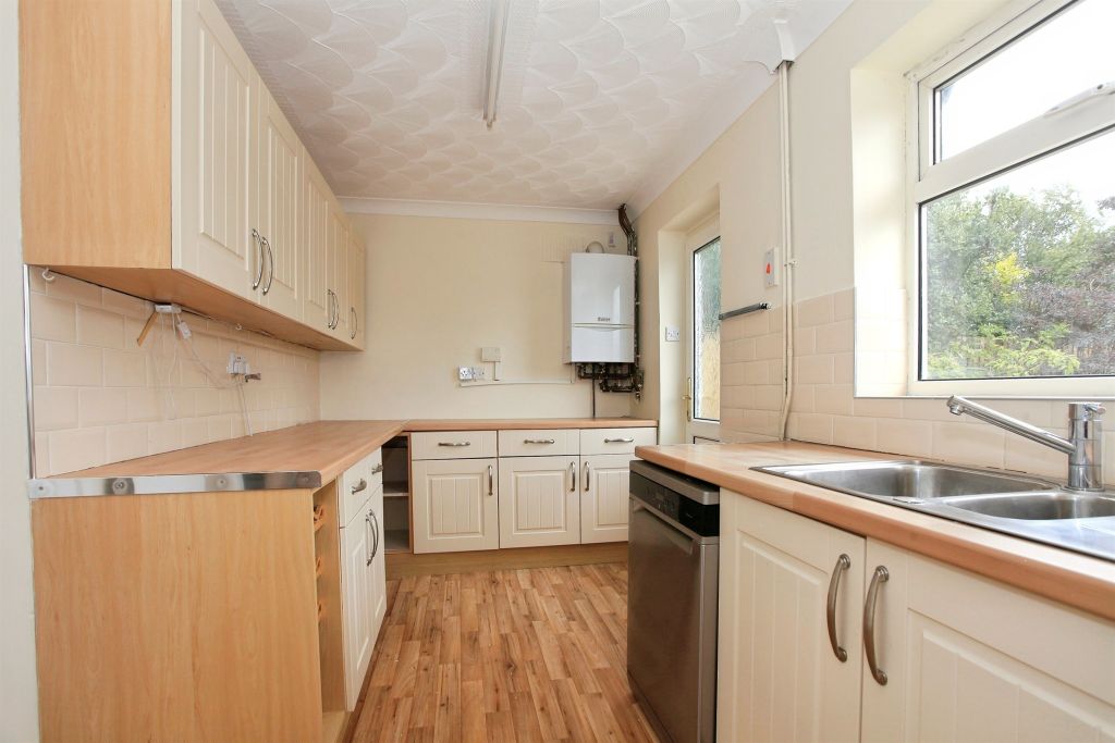 Property photo 2 of 18 Kitchen
