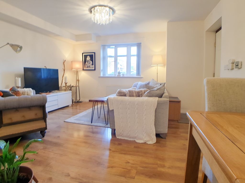 Property photo 2 of 12 Image