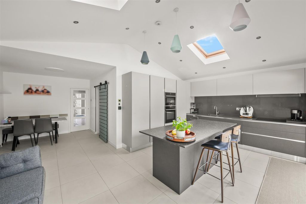 Property photo 3 of 22