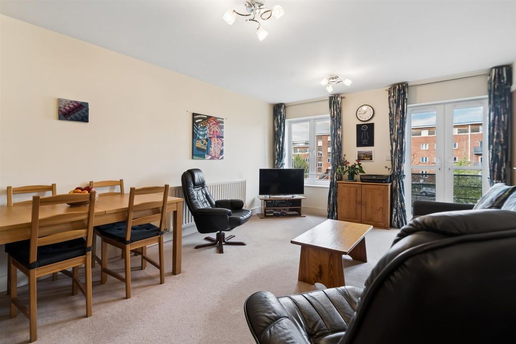 Property photo 3 of 12
