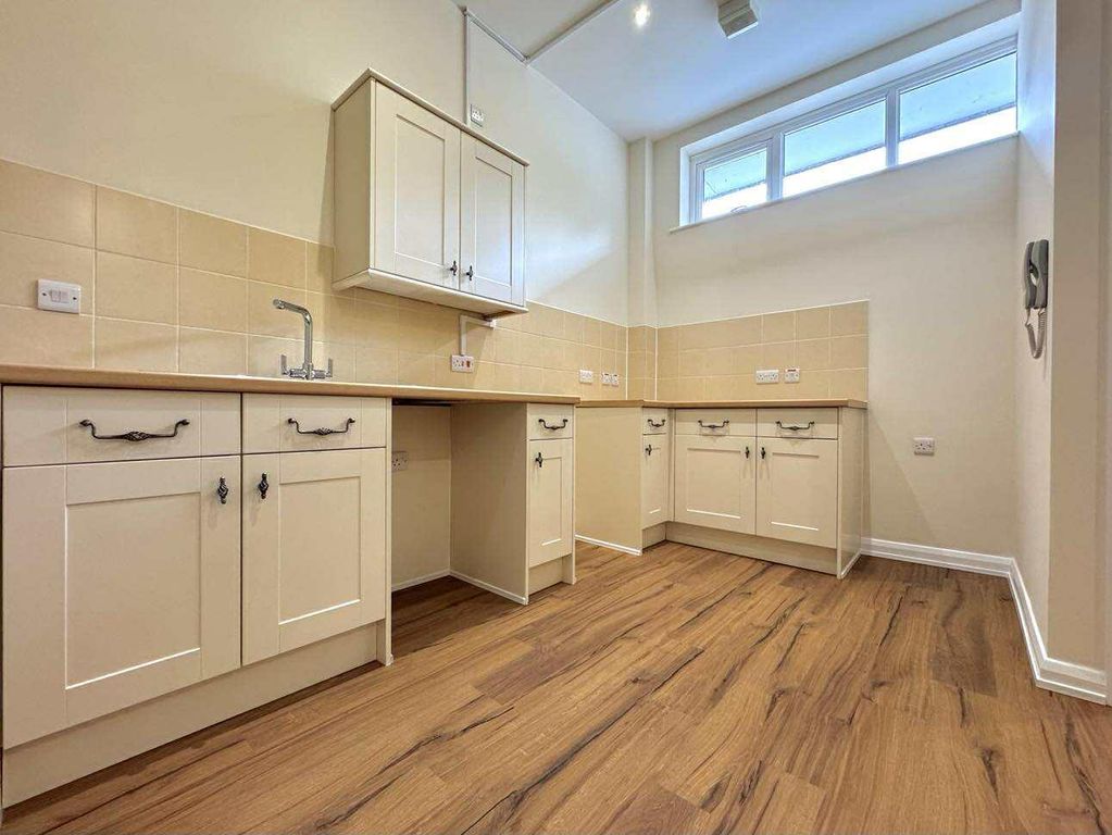 Property photo 2 of 8 Kitchen.Jpg