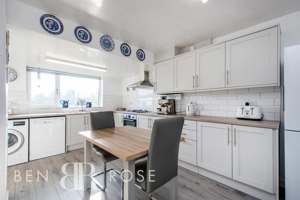 Property photo 3 of 22 Kitchen/Breakfast Room