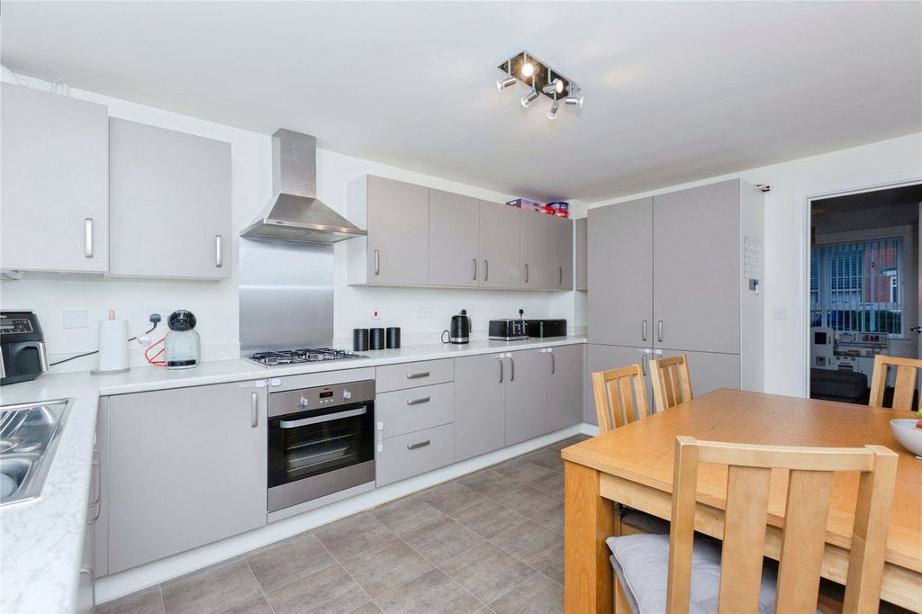 Property photo 3 of 16 Picture No. 11