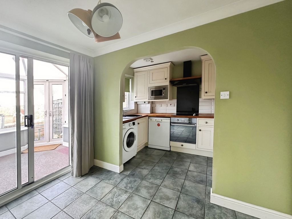 Property photo 3 of 16 Kitchen/Diner