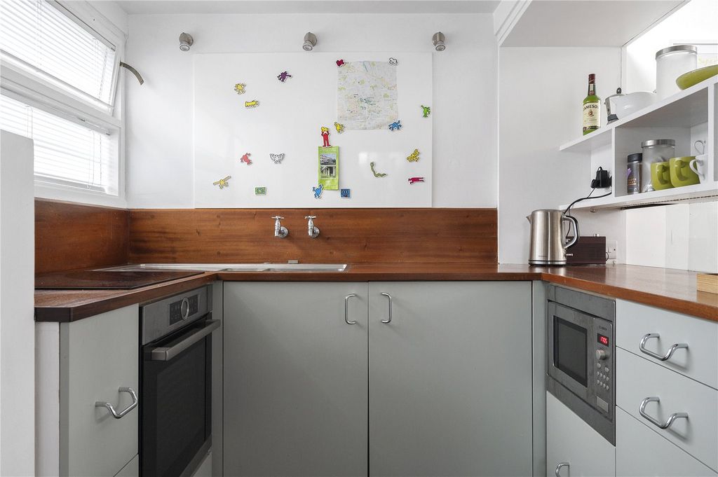 Property photo 2 of 17 Kitchen