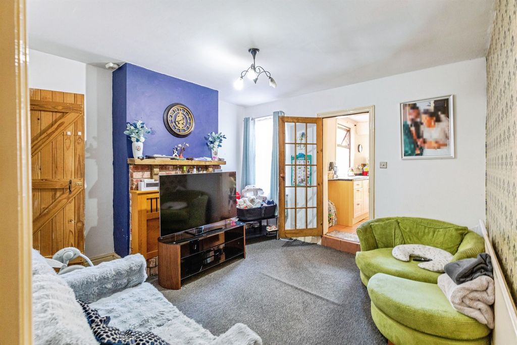 Property photo 2 of 17