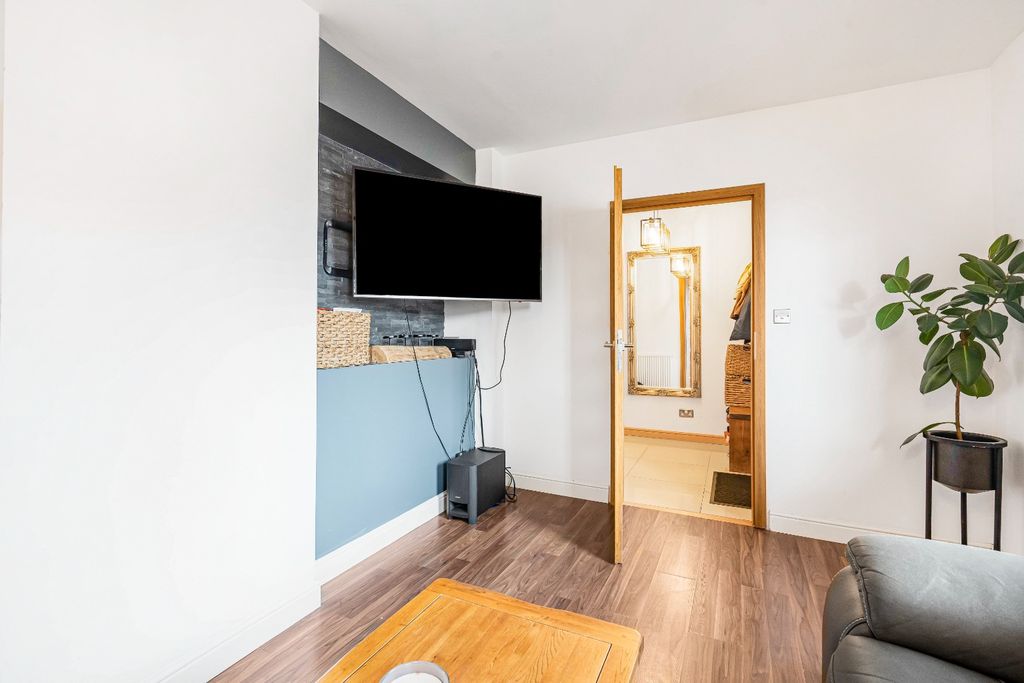 Property photo 3 of 29 4522538