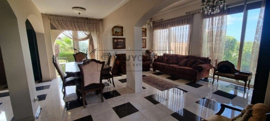 Property photo 3 of 37