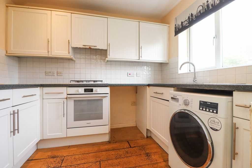 Property photo 3 of 15 Kitchen