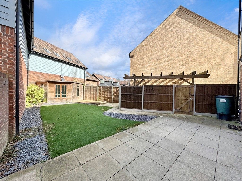 Property photo 2 of 11 Garden
