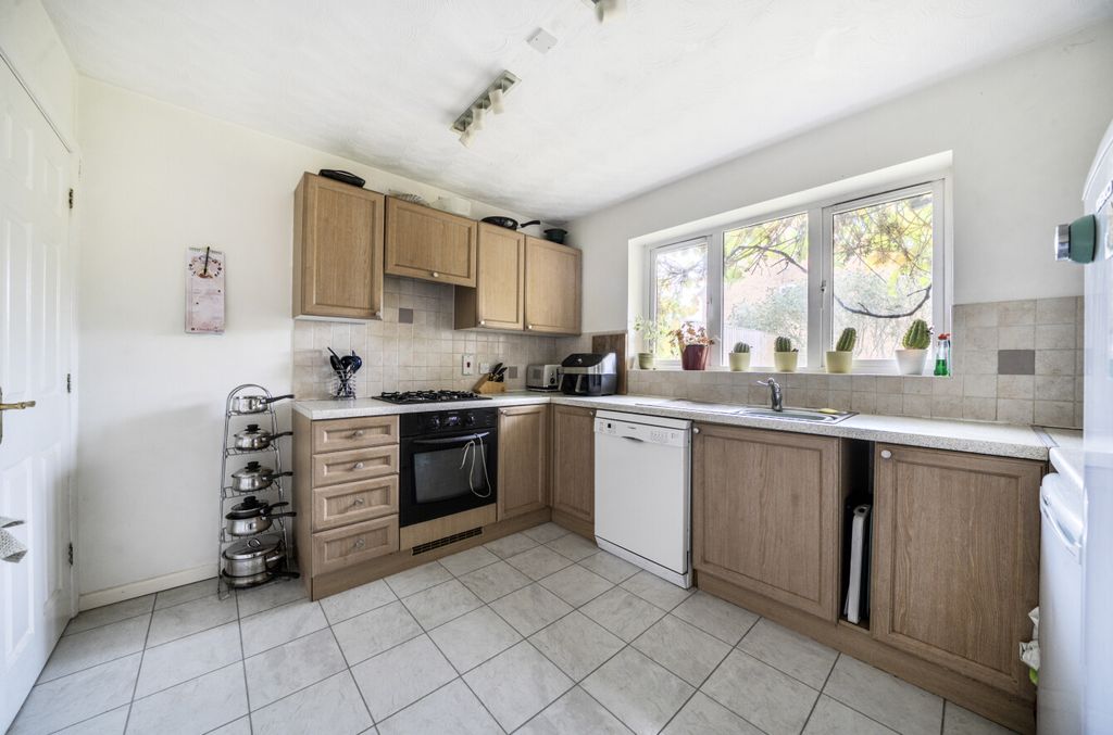 Property photo 3 of 13 1349779568E6464425F5F