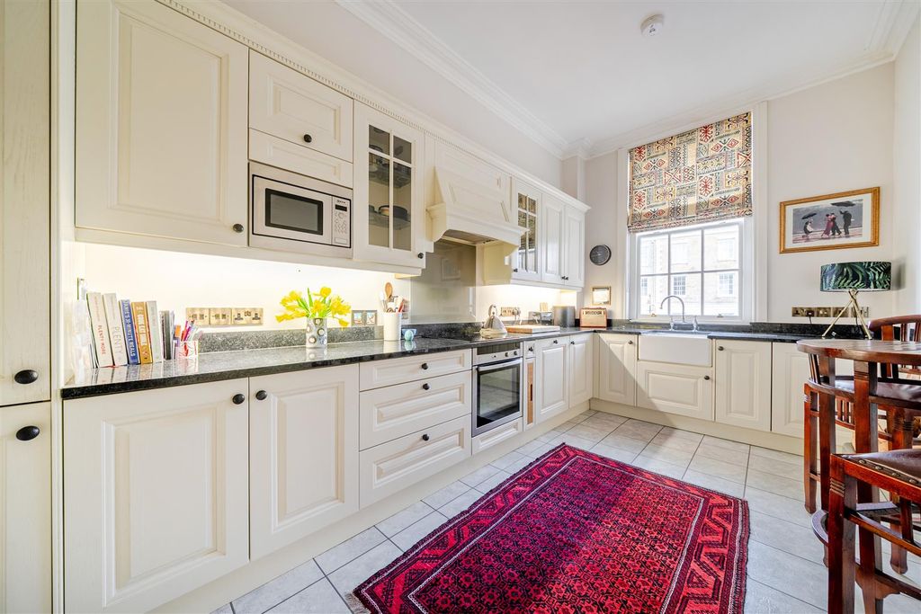 Property photo 3 of 17 Kitchen