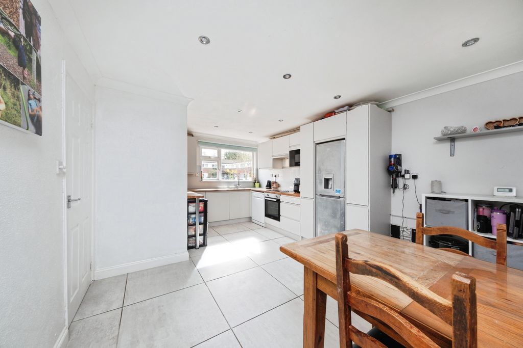 Property photo 2 of 21