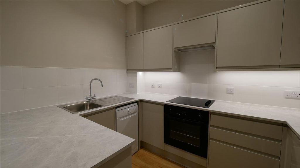 Property photo 3 of 10 Kitchen