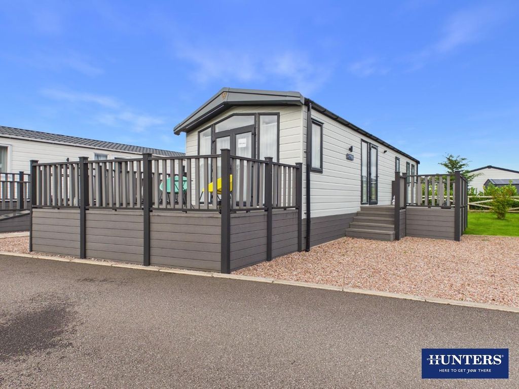 Property photo 1 of 21 External
