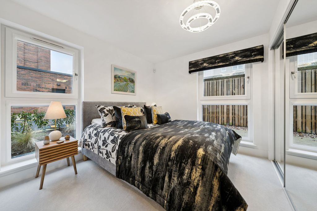 Additional image 10 of 2 bed flat for sale122 Festival Court, Main Door, Prince's Quay, Glasgow G51