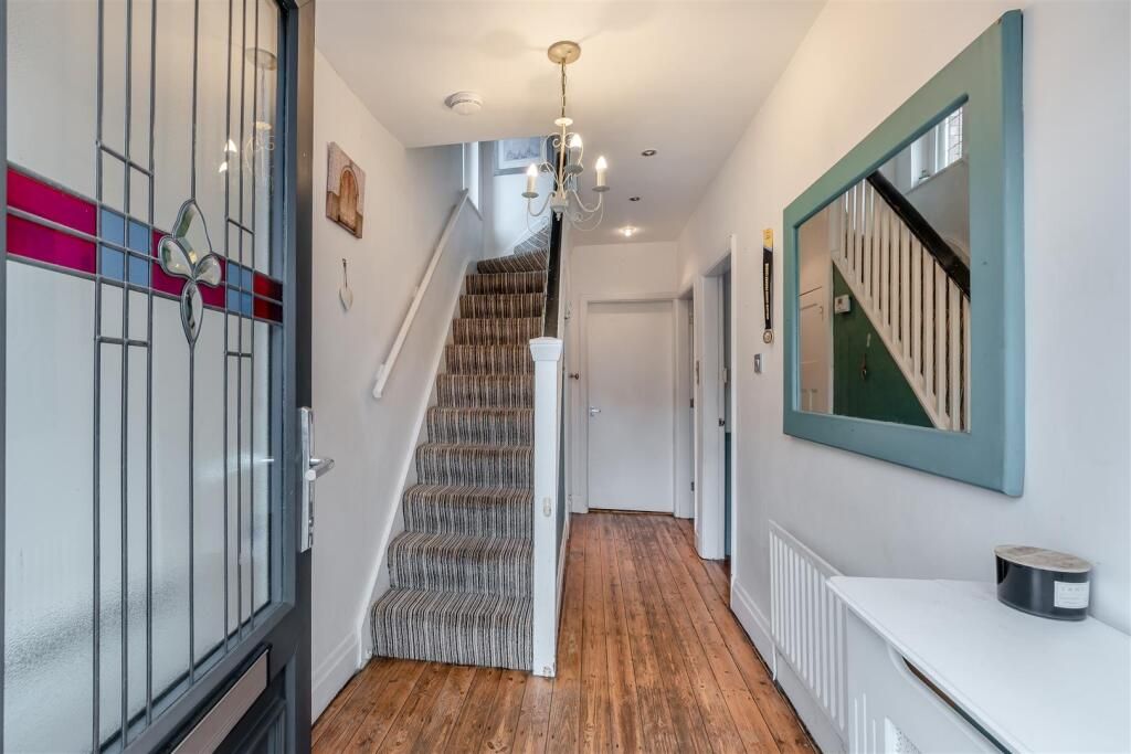 Property photo 2 of 25