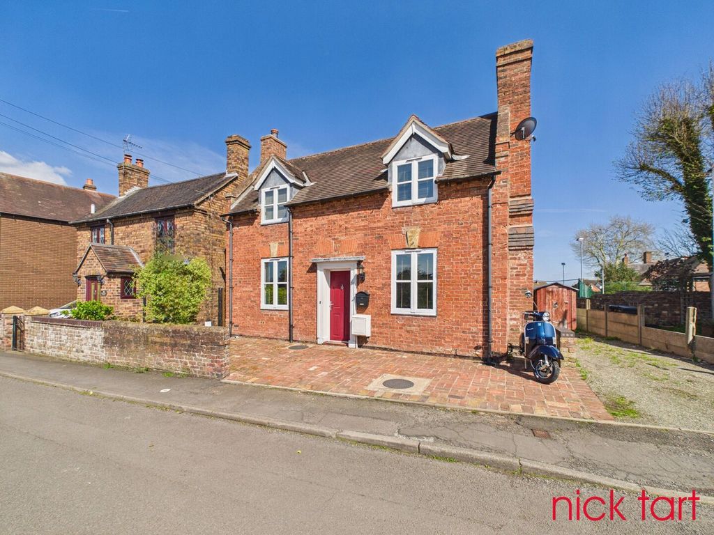 Property photo 1 of 15 Photo 13