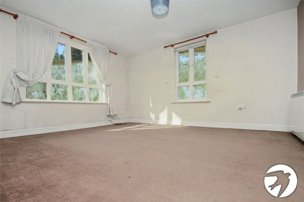 Property photo 2 of 8 Lounge