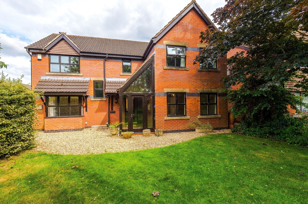 Property photo 1 of 32