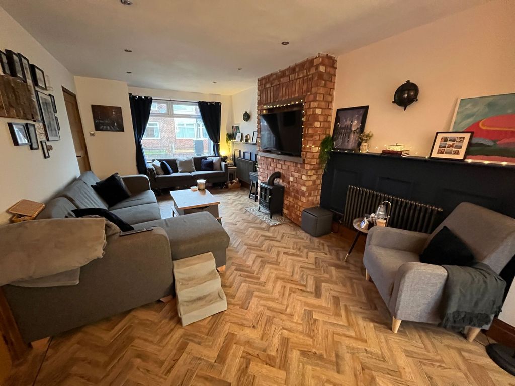 Property photo 3 of 27