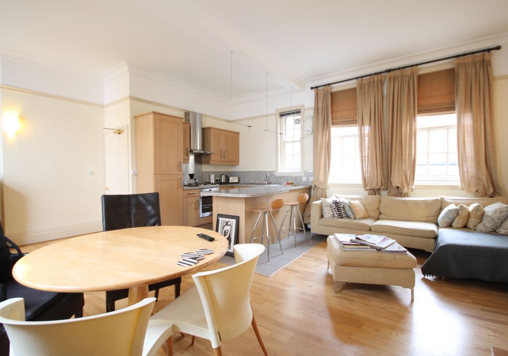 Property photo 3 of 6 Reception