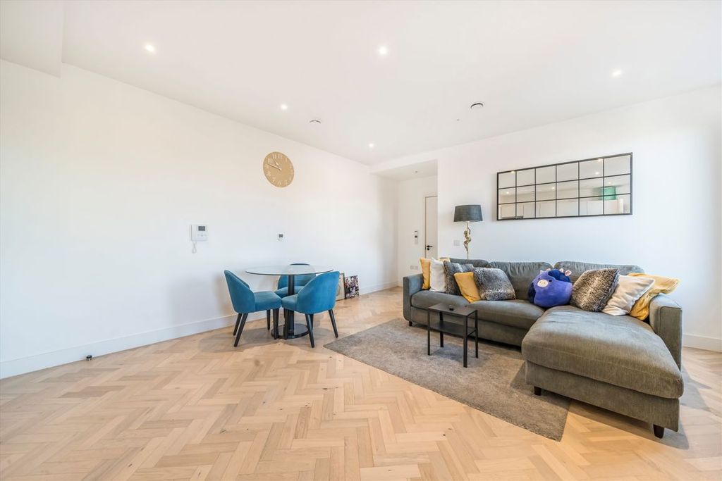 Property photo 3 of 8