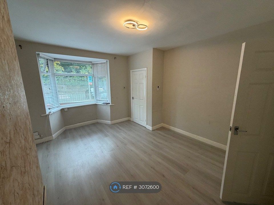 Property photo 3 of 20 Living Room