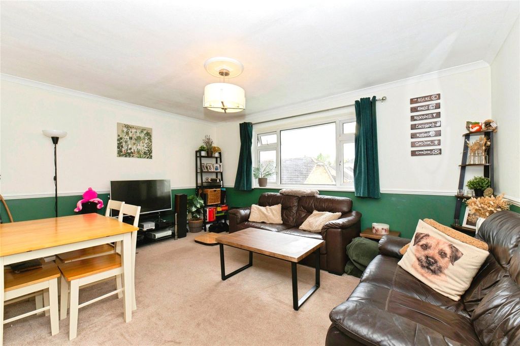 Property photo 3 of 11 Living Room