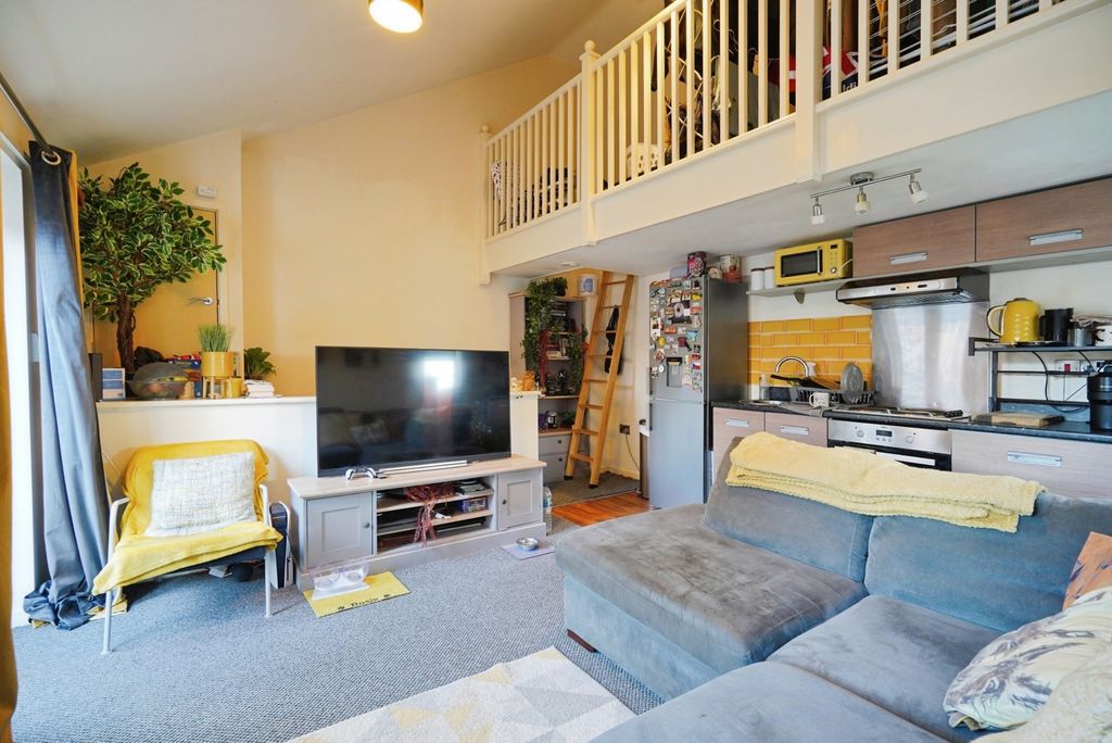 Property photo 3 of 11 Photo