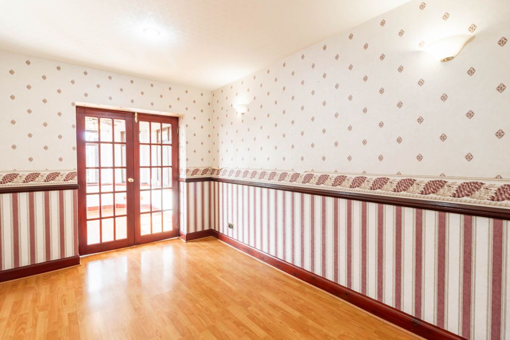 Property photo 3 of 25 Dining Room Or Bedroom 3