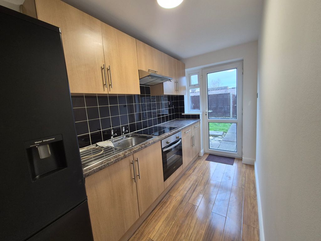 Property photo 3 of 7 Kitchen