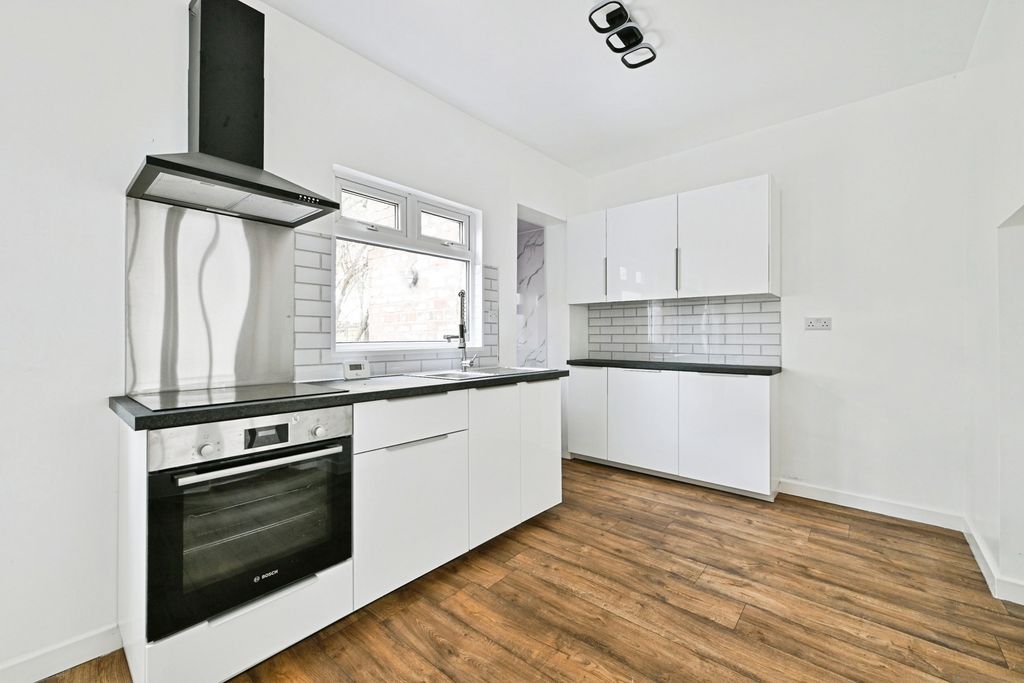 Property photo 2 of 17 Pbox-Img.Jpg