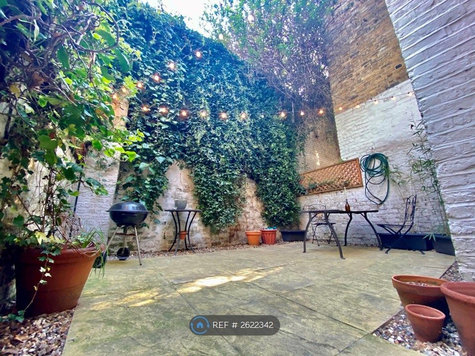 Property photo 1 of 8 Garden